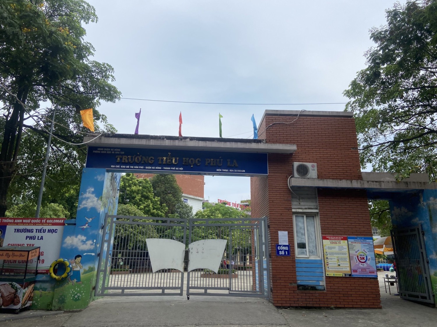 Không khí hân hoan trong ngày đầu tuyển sinh lớp 1 năm học 2022 - 2023 của trường Tiểu học Phú La.