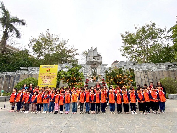 LỄ KẾT NẠP ĐỘI VIÊN MỚI – NIỀM TỰ HÀO CỦA HỌC SINH TRƯỜNG TIỂU HỌC PHÚ LA